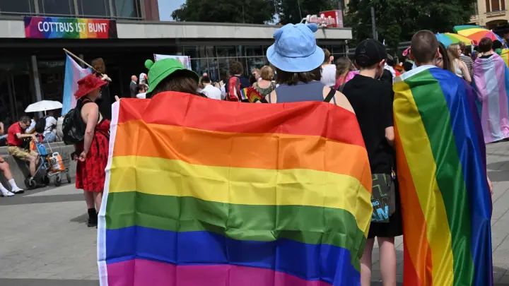 Von Bad Freienwalde bis Cottbus, der Hass auf Vielfalt wächst