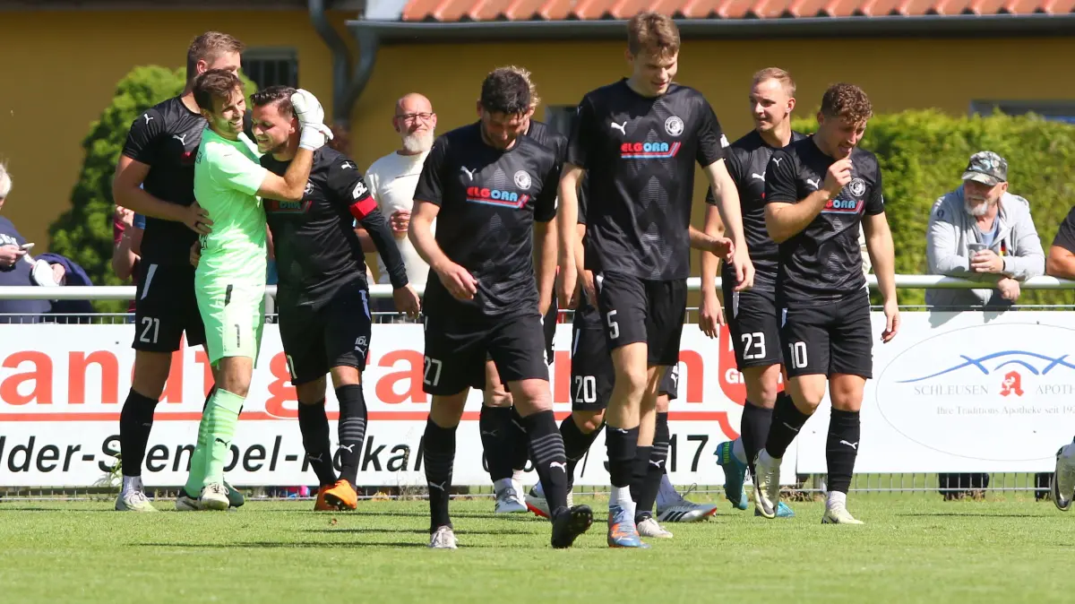 Letztes Heimspiel: TuS Sachsenhausen legte in seinem letzten Heimspiel gegen Lübben nochmals den höchsten Gang ein (7:2-Sieg). Die Hälfte der Startformation wird gehen.