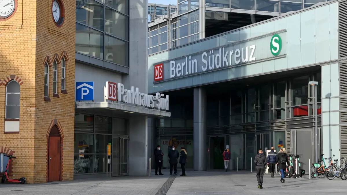 S-Bahnhof Berlin Südkreuz: ARCHIV - 10.11.2021, Berlin: Der S-Bahnhof Südkreuz. (zu dpa: «Berlin steuert auf schwieriges Bahn-Jahr 2025 zu») Foto: Jens Kalaene/dpa-Zentralbild/dpa +++ dpa-Bildfunk +++