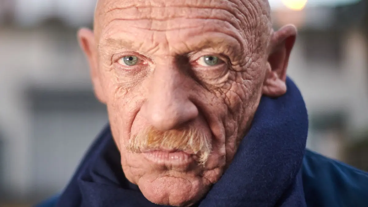 Joe Bausch: ARCHIV - 12.11.2018, Nordrhein-Westfalen, Werl: Schauspieler und früherer Gefängnisarzt Joe Bausch, aufgenommen vor seiner damaligen Arbeitsstätte, der JVA Werl (zu dpa: «Joe Bausch: Verbrechen unter Reichen sind spannender») Foto: Bernd Thissen/dpa +++ dpa-Bildfunk +++