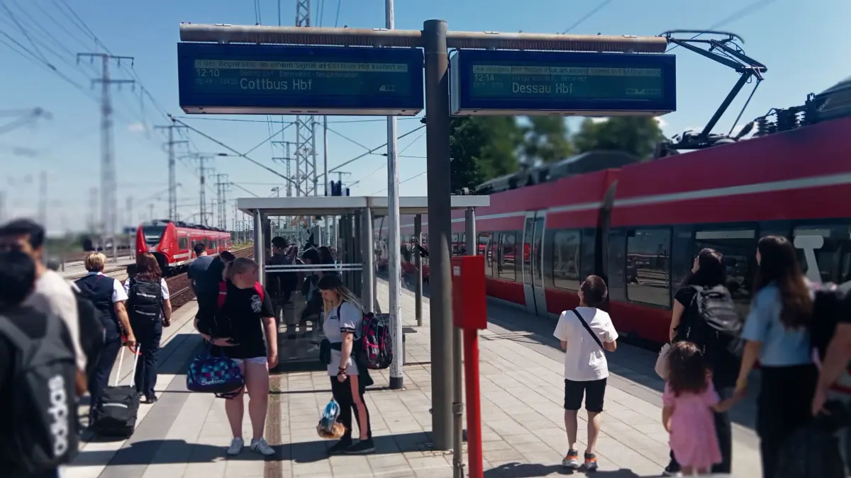 Bahnhof Senftenberg: Die Reisenden müssen mit Verspätungen rechnen, die Züge aber fahren.