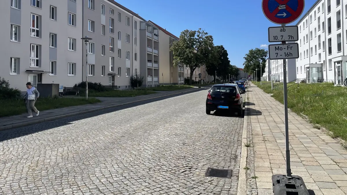 In Eisenhüttenstadt fallen zeitweise Parkplätze weg. Grund dafür ist die Kanalisation.