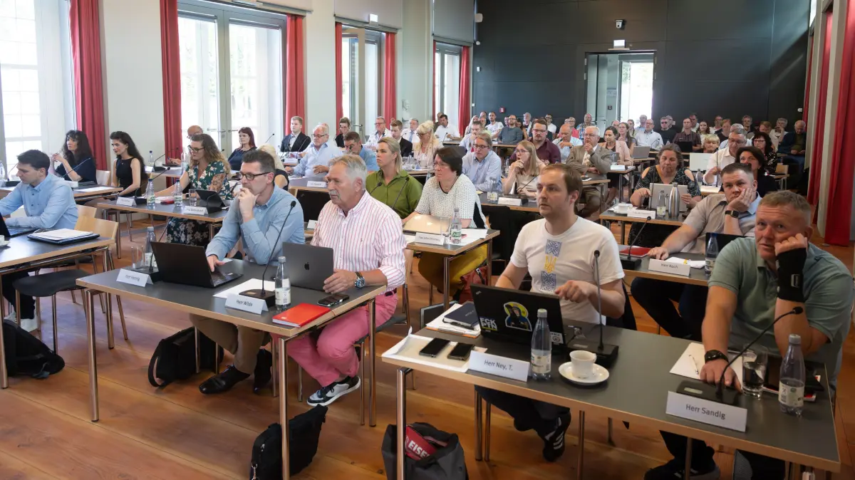 SVV Stadtverordnetenversammlung Oranienburg Stadtverordnete in Orangerie, Foto: Enrico Kugler