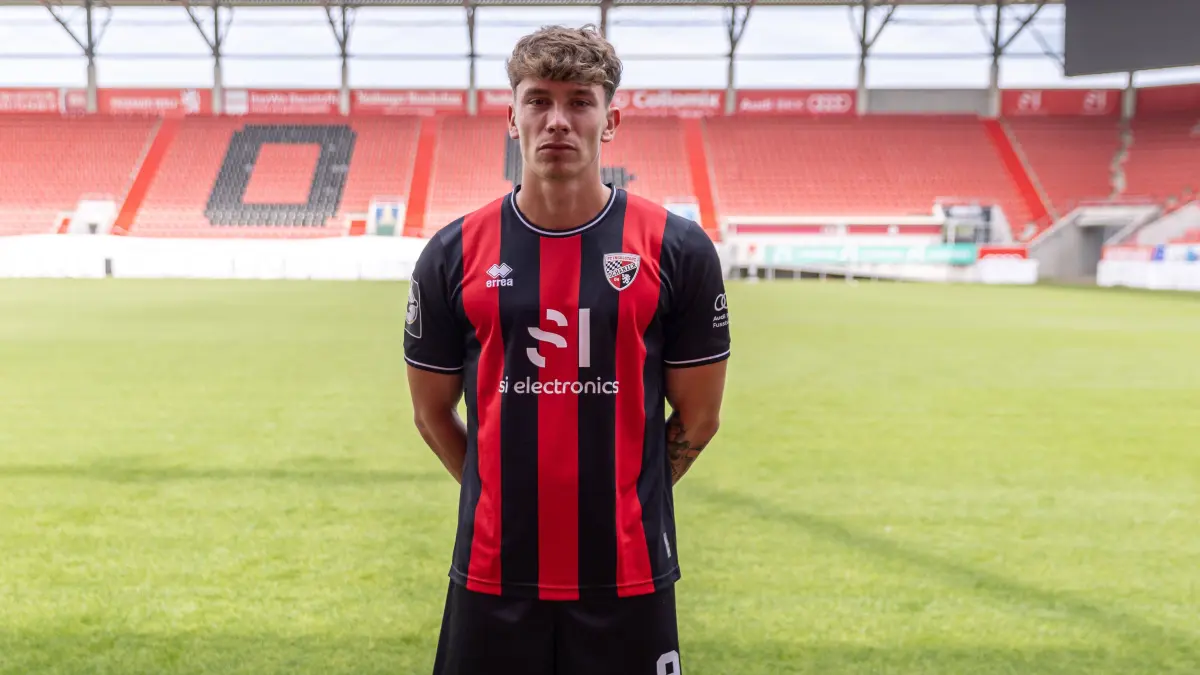 Tim Heike (9, FCI) ; FC Ingolstadt 04; 3.Liga, Portr?ttermin 2024/2025, ; FC Ingolstadt 04 Saison 2024/2025 photoshoot, : Tim Heike 9, FCI FC Ingolstadt 04 3.Liga, Portr?ttermin 2024/2025, FC Ingolstadt 04 Saison 2024/2025 photoshoot, Headshot, Portr?t, Vorstellung, Pr?sentation, Pressetermin, Fu?ball, GER *** Tim Heike 9, FCI FC Ingolstadt 04 3 Liga, portrait appointment 2024 2025, FC Ingolstadt 04 season 2024 2025 photoshoot, headshot, portrait, introduction, presentation, press appointment, soccer, GER