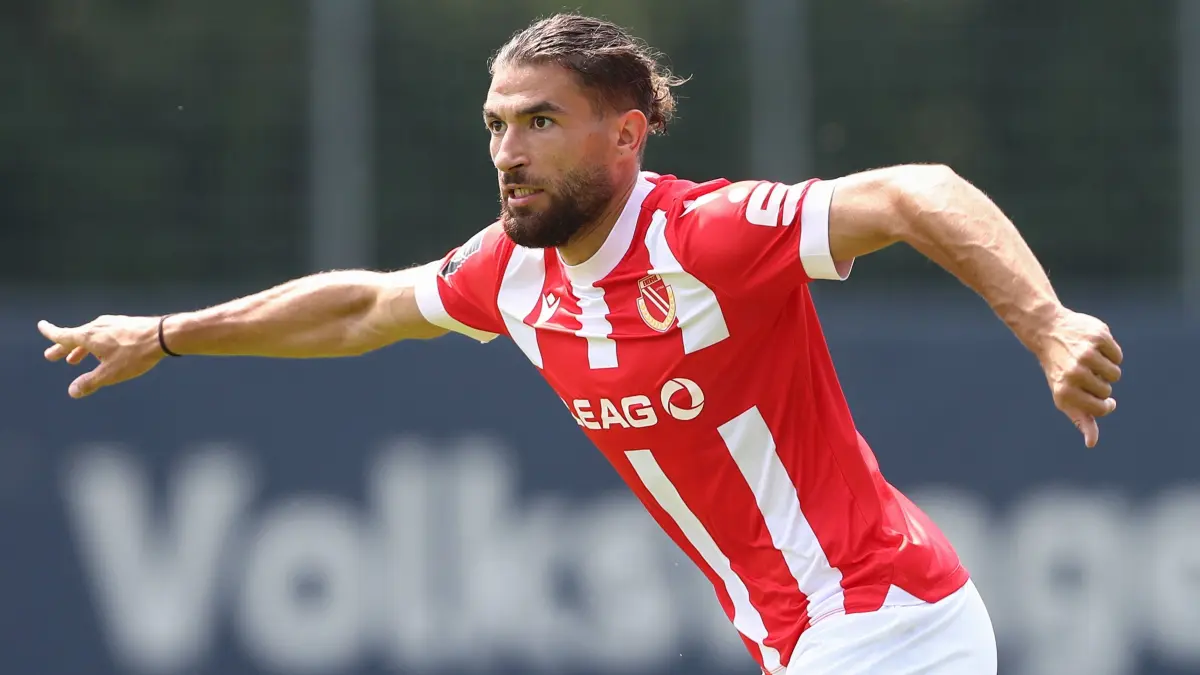 Fussball Testspiel, Eintracht Braunschweig - FC Energie Cottbus: 21.07.2024, xtgx, Fussball Testspiel, Eintracht Braunschweig - FC Energie Cottbus emspor, v.l. Romarjo Hajrulla (Cottbus, 9) gibt Anweisungen, gestikuliert mit den Armen, gesticulate, gives instructions (DFL/DFB REGULATIONS PROHIBIT ANY USE OF PHOTOGRAPHS as IMAGE SEQUENCES and/or QUASI-VIDEO) Foto: Michael Taeger/Jan Huebner