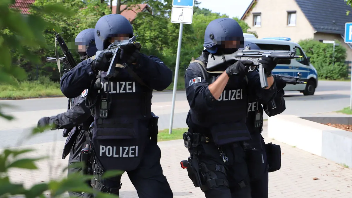 Übung der Polizei Brandenburg in Oranienburg am 23. Juli 2024, Amoklauf Amoklage an Schulen, geübt an der Comenius-Grundschule, Foto: Marco Winkler