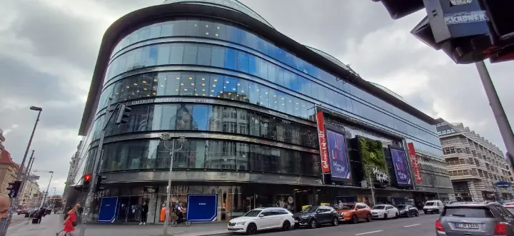 Vom Kaufhaus zur Bibliothek? Ausverkauf läuft