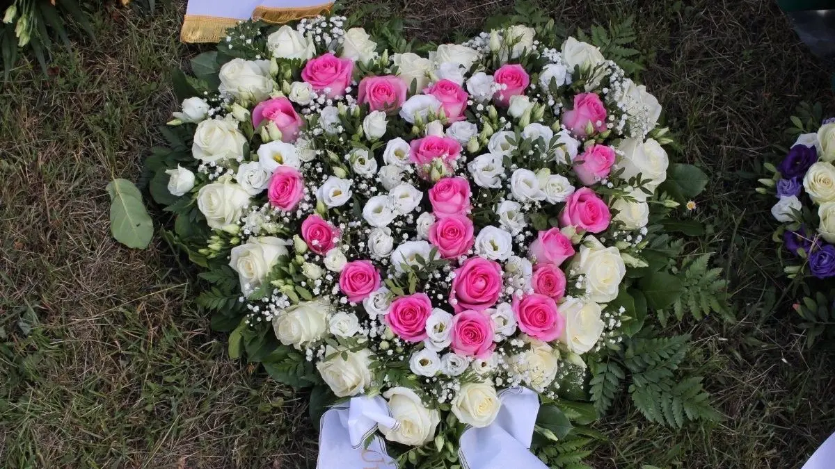 Urne Urnenbestattung der Mutter von junger Frau aus Walsleben (Amt Temnitz) in OPR, +++ WICHTIG: Fotos nur zur einmaligen Berichterstattung für Trauertext von Marco Winkler verwenden +++ KEIN SYMBOLFOTO +++