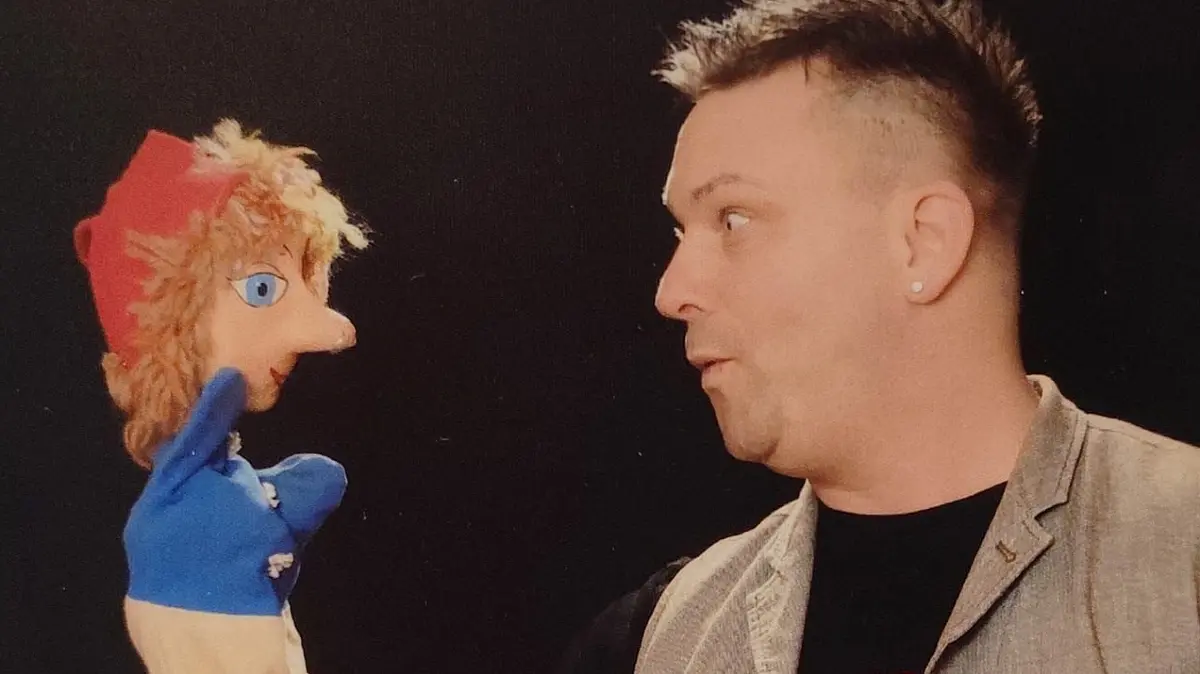 Zittau. Puppentheater Sternenzauber. Claudio Mühle mit dem Kasper. Foto: Claudio Mühle