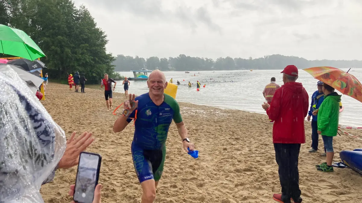 5. Scharmützelsee-Marathon Bad Saarow: Die erste Hürde, das Schwimmen, ist geschafft.