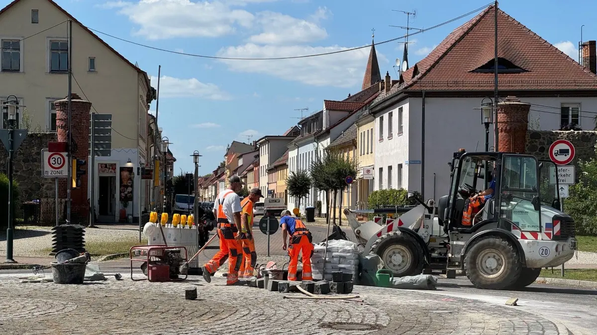 Arbeiten Kreisverkehr Gransee B96