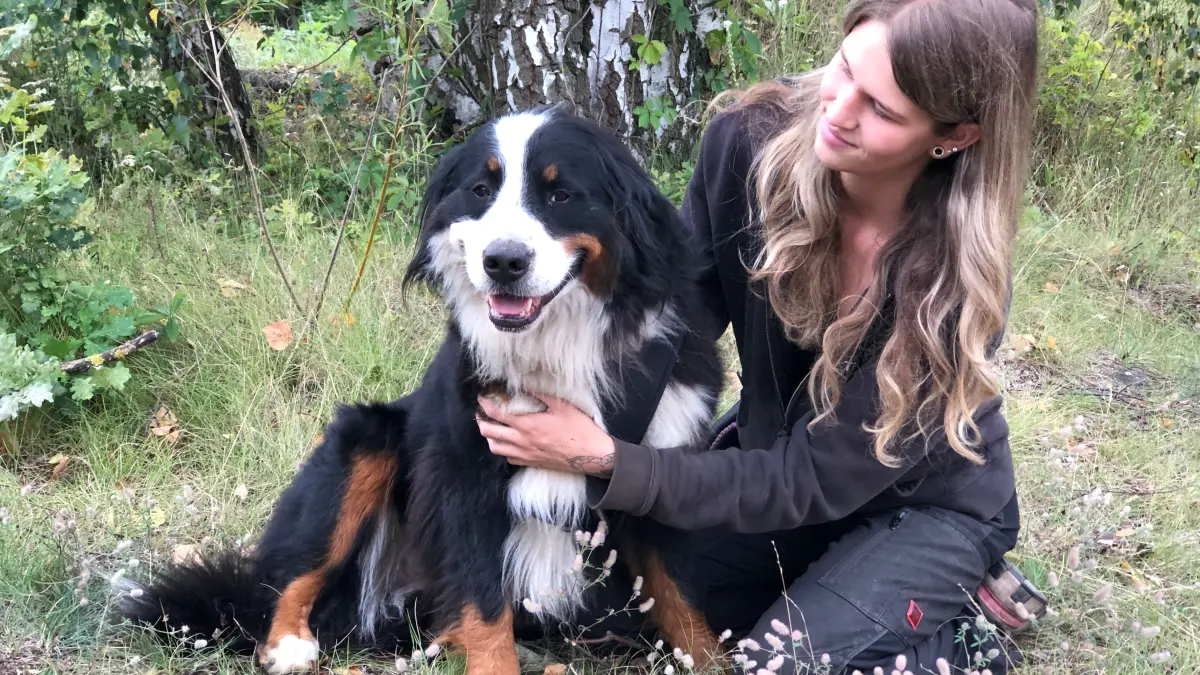 Berner Sennenhund Luna mit Lisa-Marie Sommer vom Tierheim am See in Eisenhüttenstadt