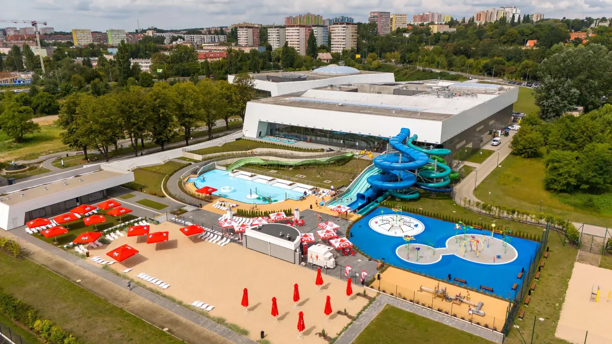 Die Wasserfabrik ist ein riesiger Schwimmbad- und Bildungskomplex, der im Zentrum von Stettin errichtet wurde.