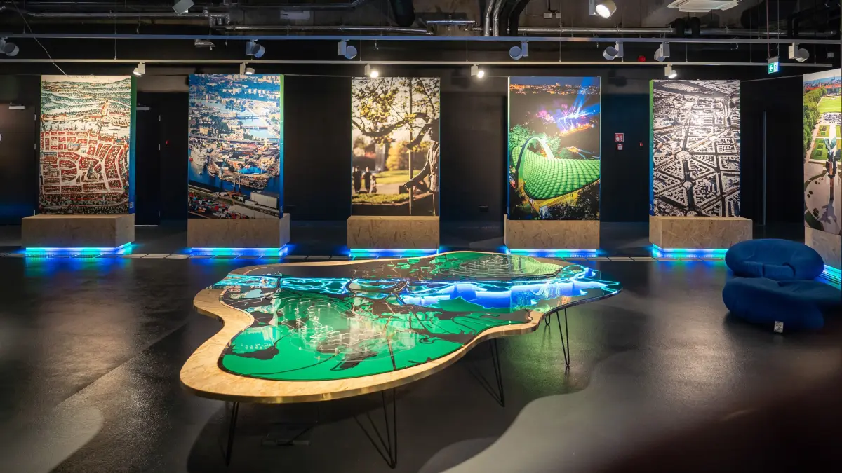 Die Wasserfabrik ist ein riesiger Schwimmbad- und Bildungskomplex, der im Zentrum von Stettin errichtet wurde. Ein Ausflug lohnt sich nicht nur in den Ferien.