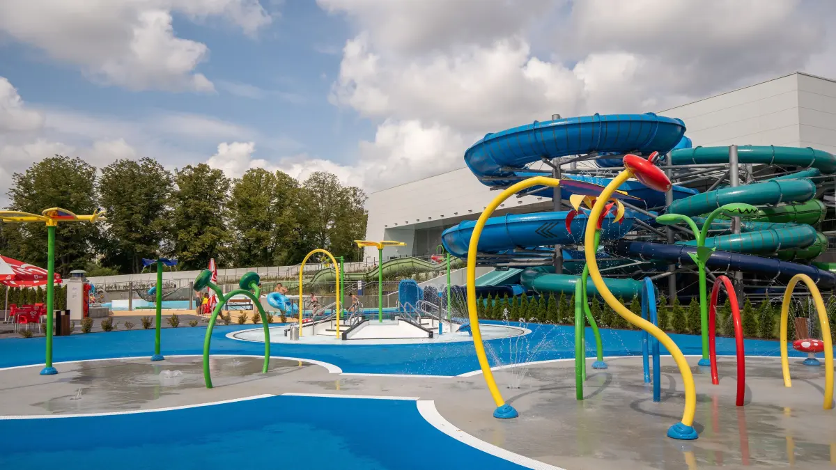 Die Wasserfabrik ist ein riesiger Schwimmbad- und Bildungskomplex, der im Zentrum von Stettin errichtet wurde. Ein Ausflug lohnt sich nicht nur in den Ferien.