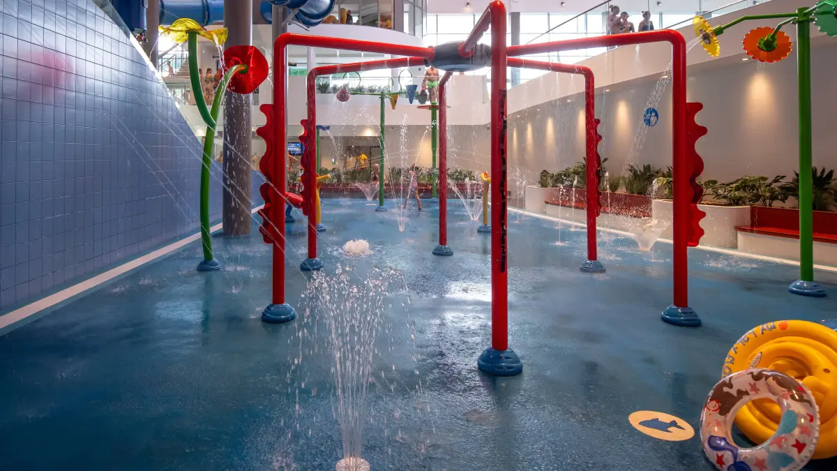 Die Wasserfabrik ist ein riesiger Schwimmbad- und Bildungskomplex, der im Zentrum von Stettin errichtet wurde. Ein Ausflug lohnt sich nicht nur in den Ferien.