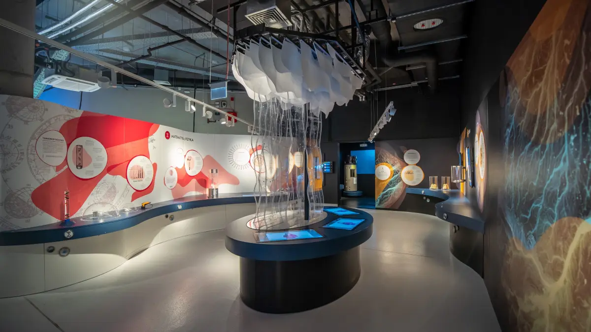 Die Wasserfabrik ist ein riesiger Schwimmbad- und Bildungskomplex, der im Zentrum von Stettin errichtet wurde. Ein Ausflug lohnt sich nicht nur in den Ferien.