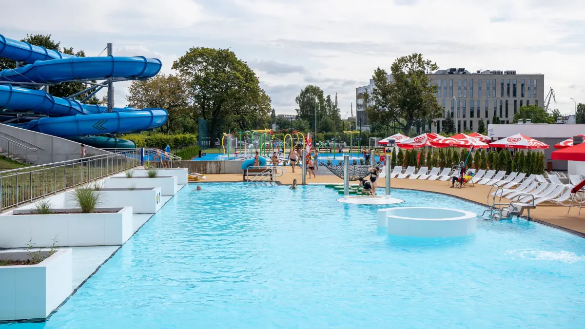 Die Wasserfabrik ist ein riesiger Schwimmbad- und Bildungskomplex, der im Zentrum von Stettin errichtet wurde. Ein Ausflug lohnt sich nicht nur in den Ferien.