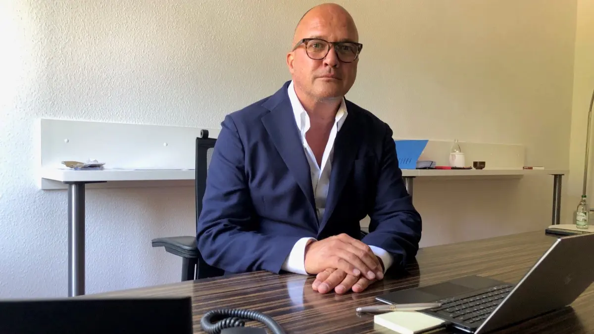 Seit vier Wochen ist der Kliniksanierer Alexander Lottis neuer Geschäftsführer der Pro Klinik Holding Gesellschaft Neuruppin. Der 56-Jährige soll das angeschlagene Universitätsklinikum Ruppin-Brandenburg (UKRB) retten. Im Interview redet er Tacheles.