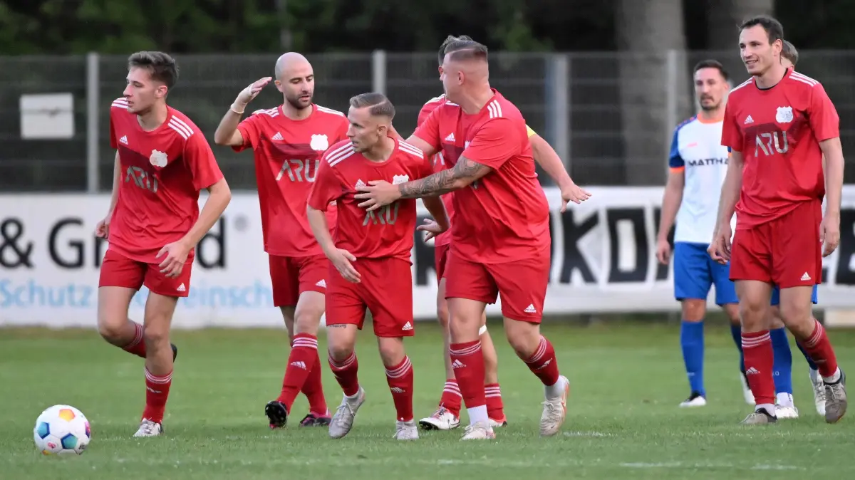 Fussball : Wernsdorf, Fussball Landespokal, Frankonia Wernsdorf - VfB Krieschow, Ups der Gastgeber führt, danach brach ein Krieschower Torgewitter über Wernsdorf herein
16.08.2024
FOTO BENK