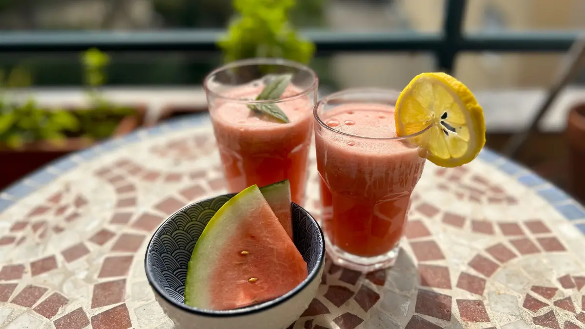 Schnell gemacht und köstlich erfrischend ist die Melonen-Minze-Limonade mit roten Wassermelonen aus Velten.