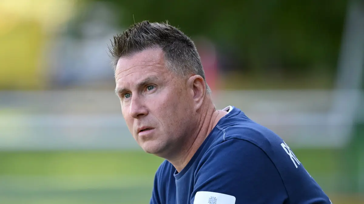 Fussball : Rostock, Fussball Oberliga Nord Punktspiel, Rostocker FC - Berliner AK, Kiste wieder an der Küste Trainer Jan Kistenmacher
FOTO BENK11.08.2024