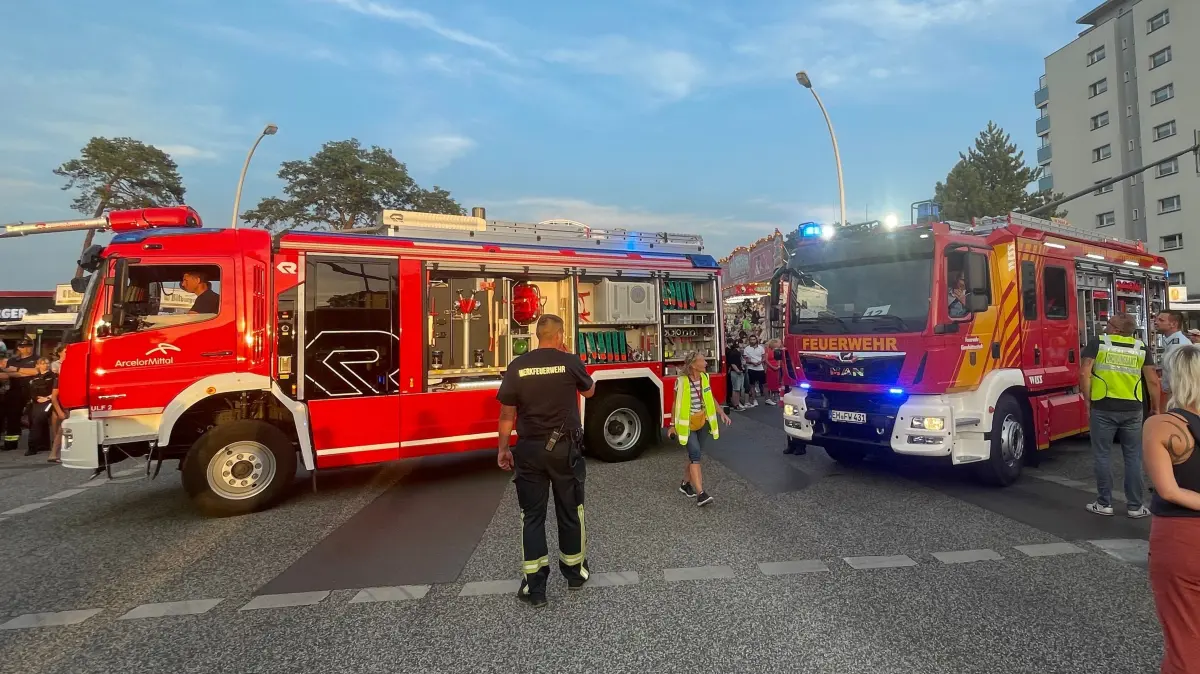 Neue Feuerwhrautos beim Stadtfest