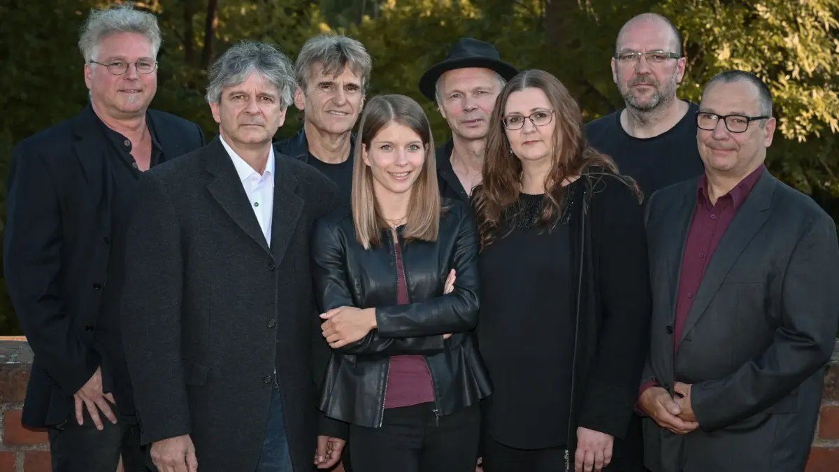 The Murmeltears treten mit Musik Toter in ganz Brandenburg auf. V.l.: Bernd Beberstedt, Bernd Spickenagel, Thomas Lieske, Maren, Jürgen Dorn, Anja Hawlitzki, Torsten Schlauß und Steffen Erdmann.