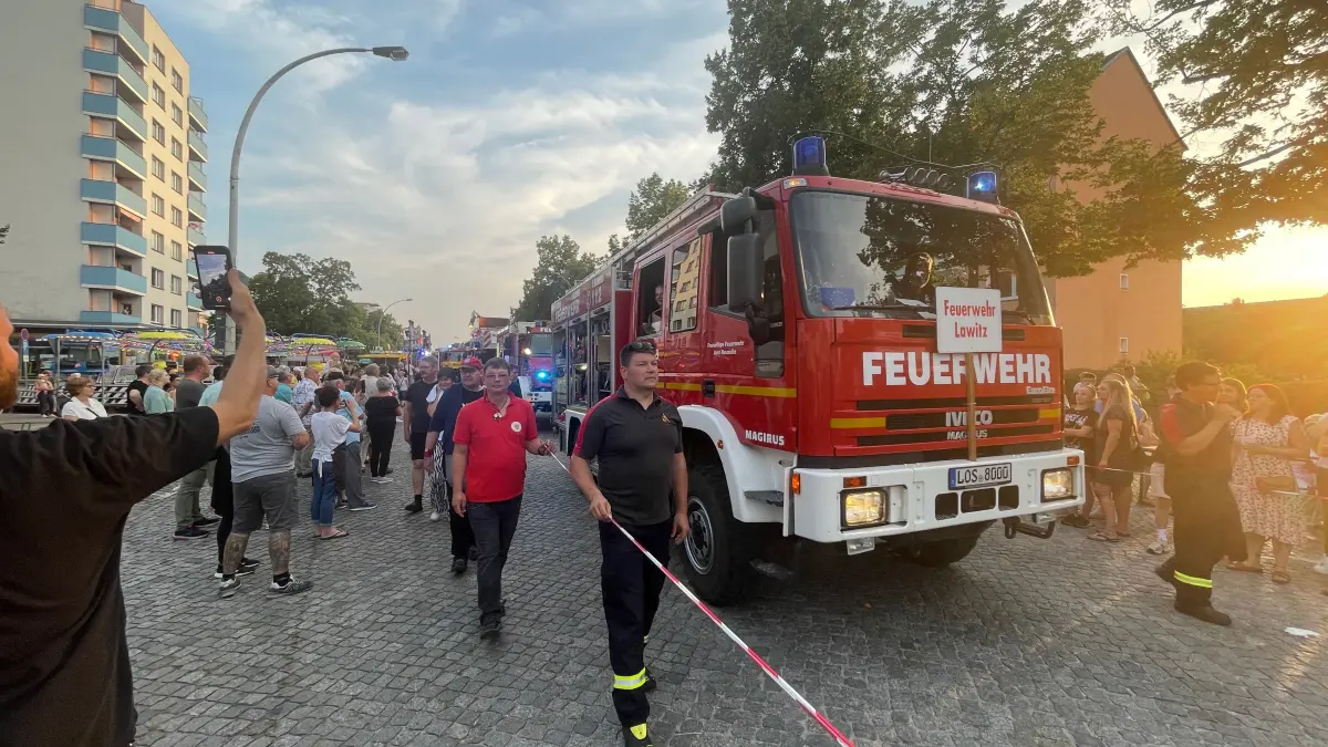 Stadtfest Eisenhüttenstadt 2024 - Umzug der Feuerwehren und Vereine