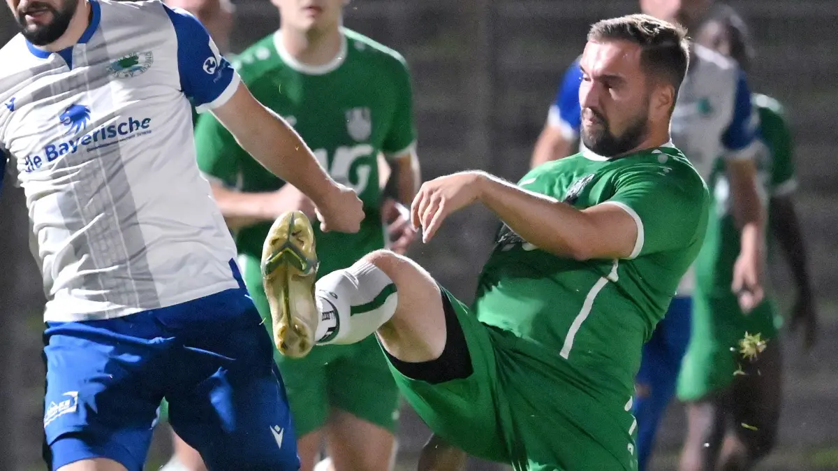 Fussball : Fürstenwalde, Fussball Brandenburgliga, Union Fürstenwalde - Germania Schöneiche, Felix Angerhöfer vor Tom Haack
23.08.2024
FOTO BENK