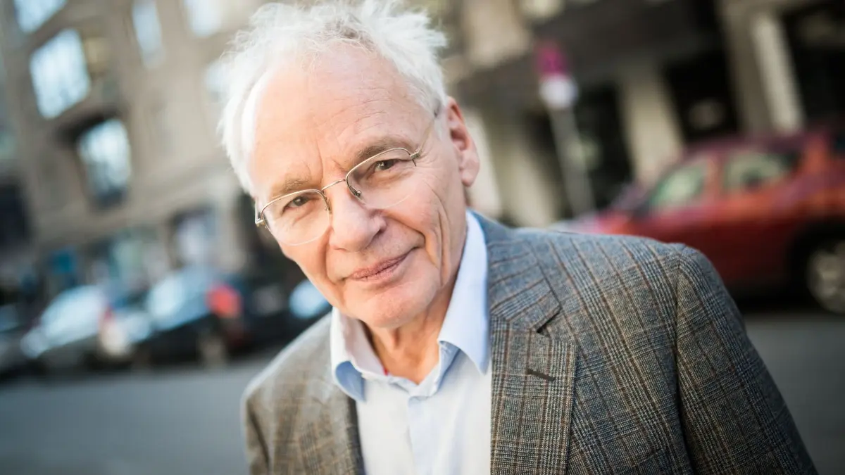 Historiker und Politikwissenschaftler Götz Aly: ARCHIV - 29.11.2017, NA, Berlin: Der Historiker und Politikwissenschaftler Götz Aly. (zu dpa: «Überfall auf Polen vor 85 Jahren - gibt es Parallelen zu heute?») Foto: Sophia Kembowski/dpa +++ dpa-Bildfunk +++