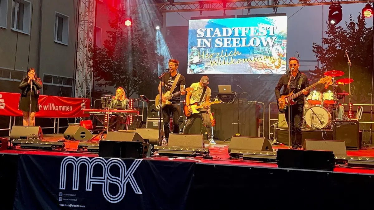 Musik, Tanz und tolle Stimmung zum Stadtfest in Seelow: So wie 2023 gibt es wieder ein abwechslungsreiches Programm auf den beiden Bühnen.