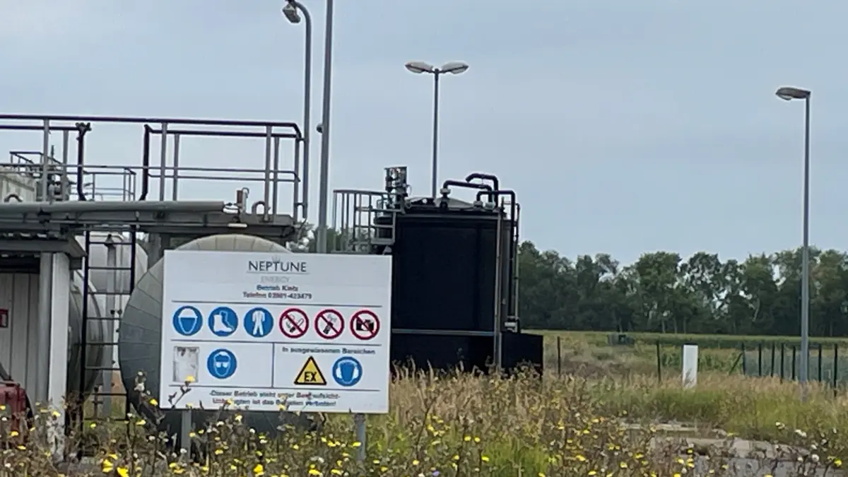 Eigentlich sollte in Küstrin-Kietz bei Seelow seit drei Jahren Öl aus dem neuenBohrloch sprudeln. Doch aktuell liegt das Areal im Dornröschenschlaf.
