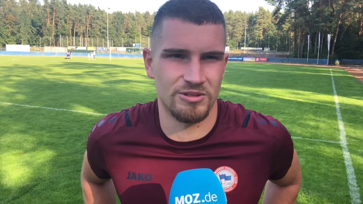 Randy Kretschmann vom Oranienburger FC Eintracht spricht nach dem Spiel der Fußball-Brandenburgliga bei Blau-Weiß Petershagen-Eggersdorf über seinen Fehler vor dem Gegentor und seinen Platzverweis.