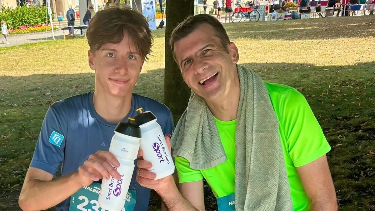 Moritz und Marco Terei nach 10 Kilometern in Berlin.