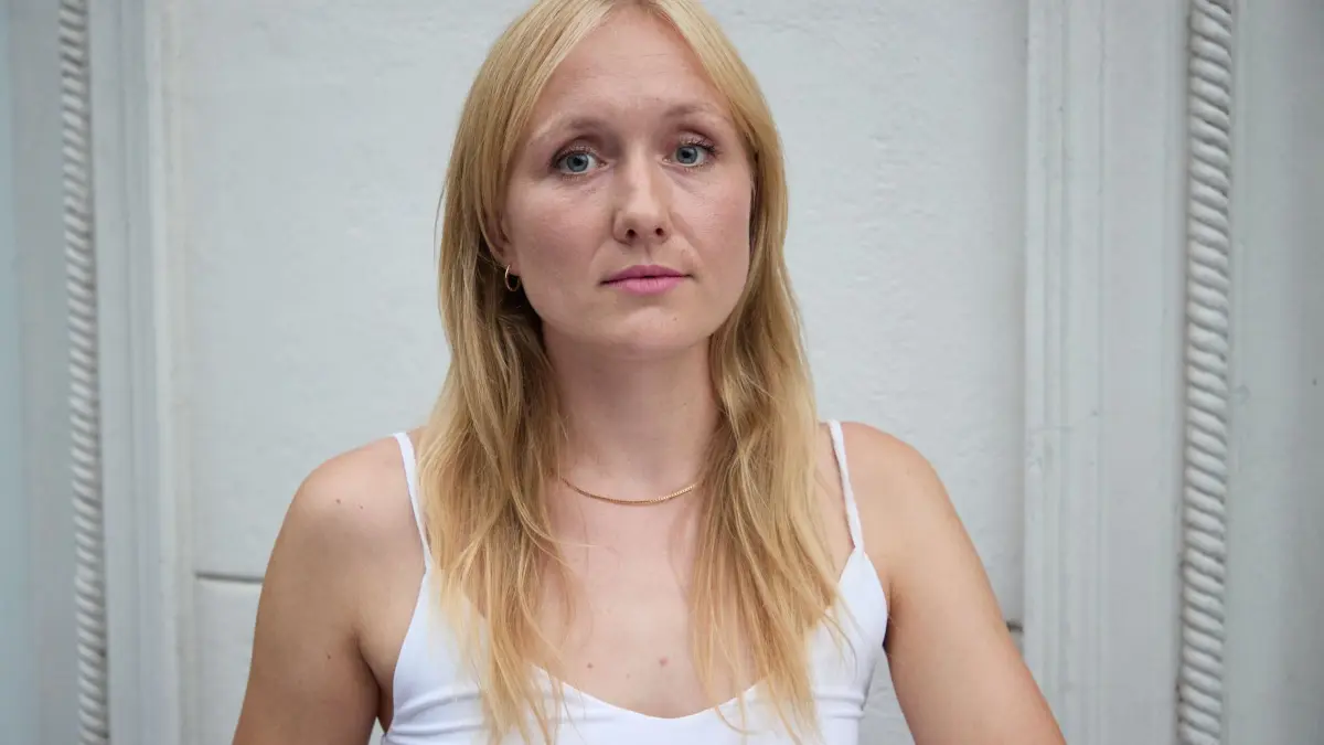 Longlist-Abend zum Deutschen Buchpreis: 04.09.2024, Hamburg: Ruth-Maria Thomas, Autorin, bei einem Fototermin am Longlist-Abend des Deutschen Buchpreises 2024. Die Nominierten lasen am Mittwoch im Literaturhaus aus ihren Romanen vor. Foto: Georg Wendt/dpa +++ dpa-Bildfunk +++