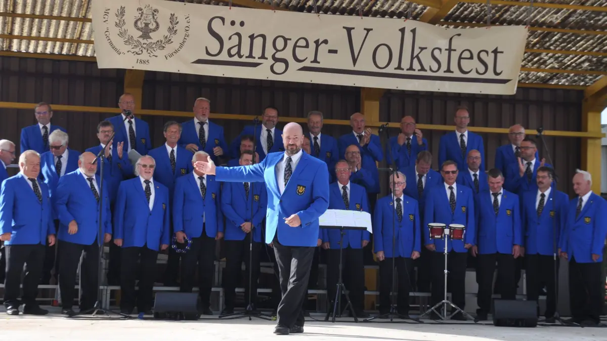 Sängerfest 2022: Eisenhütenstadt 2022-09-03. Sängerfest der Chöre im Garten des Gesellschaftshauses Schleicher, hier Männergesangverein germania