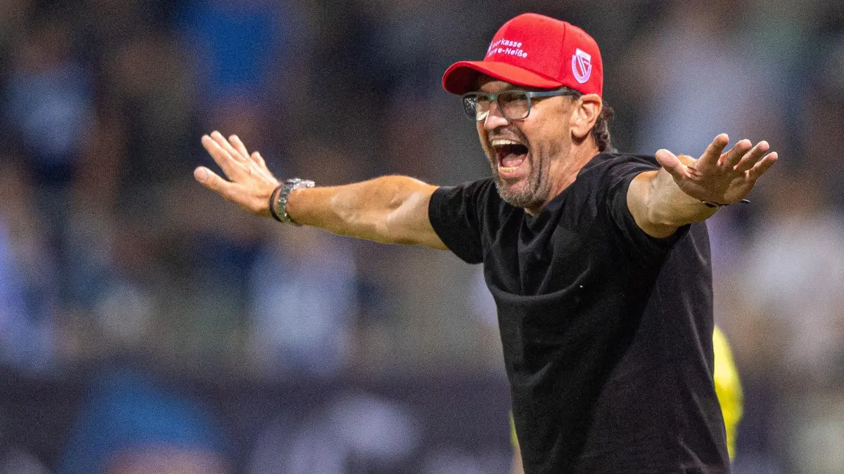 Landespokal Babelsberg 03 - Energie Cottbus 2024/25: Fussball, Herren, Saison 2024/2025, Landespokal Brandenburg (2. Runde), SV Babelsberg 03 - FC Energie Cottbus, Trainer Claus-Dieter Pele Wollitz (Energie Cottbus), 06.09. 2024, Foto: Sebastian Räppold / Matthias Koch
