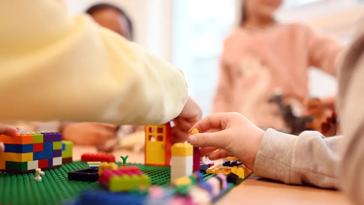 ARCHIV - 02.12.2022, Baden-Württemberg, Pforzheim: In der multireligiösen Kita spielen Kinder. (zu dpa: «Land richtet Elternbeirat für Kitas ein») Foto: Uli Deck/dpa +++ dpa-Bildfunk +++
