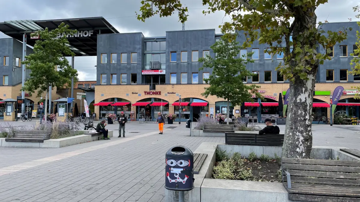 Postplatz und Bahnhof Hennigsdorf