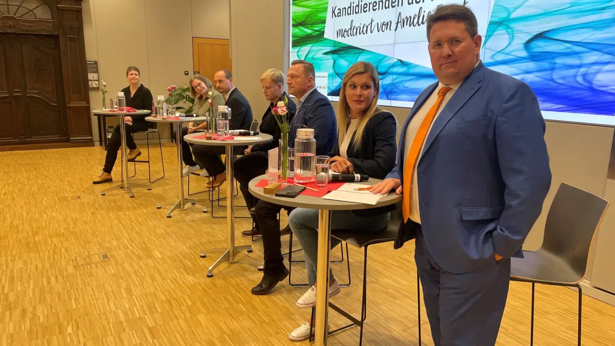 Talk zur Landtagswahl im Rathaus Bernau mit Moderatorin Amelie Ernst und den Kandidaten Barbara Brecht-Hadraschek (Grüne), Sven Grosche (CDU), Matthias Holz (Linke), Steffen John (AfD), Martina Maxi Schmidt (SPD) und Péter Vida (BVB/Freie Wähler).