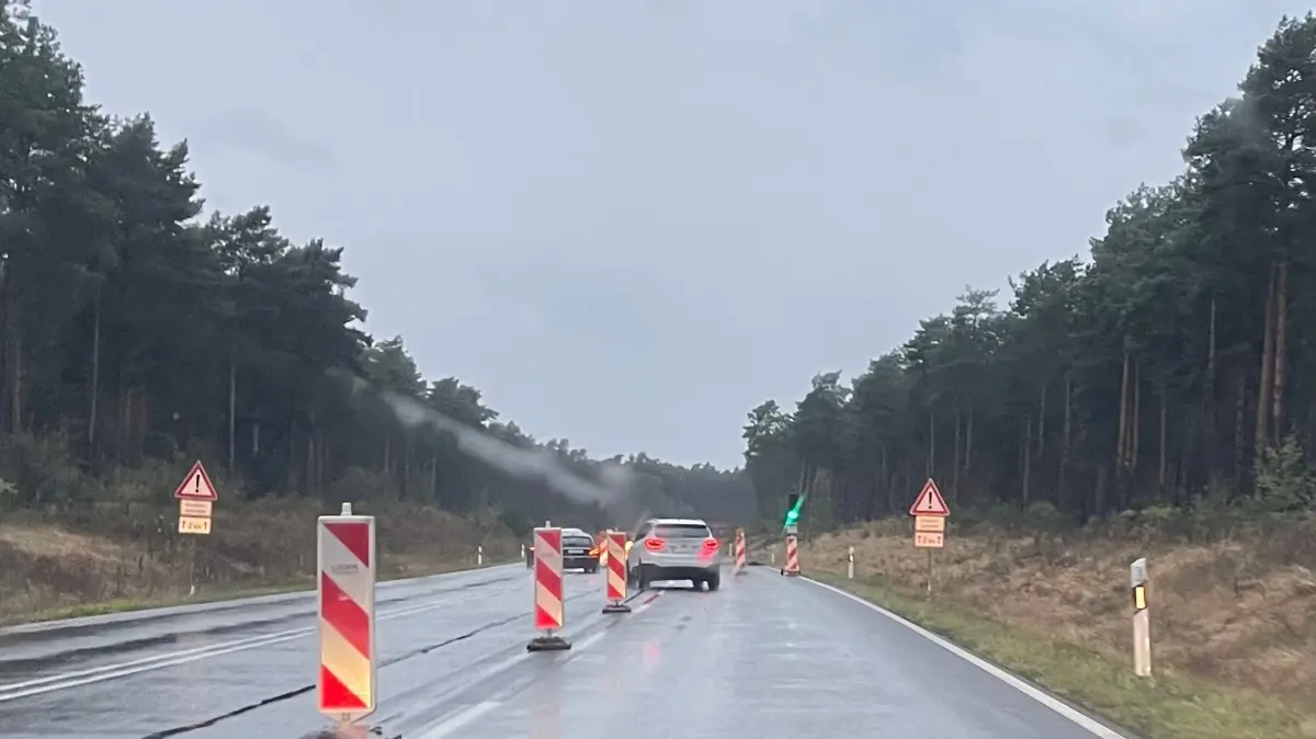 Auf der B112 zwischen Eisenhüttenstadt und Frankfurt kommt es zu Behinderungen. Autofahrer müssen mehr Zeit einplanen.