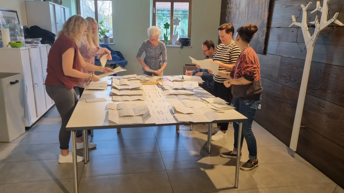 Auszählung der Stimmen bei der Landtagswahl im Wahllokal Lübbenauer Altstadt.