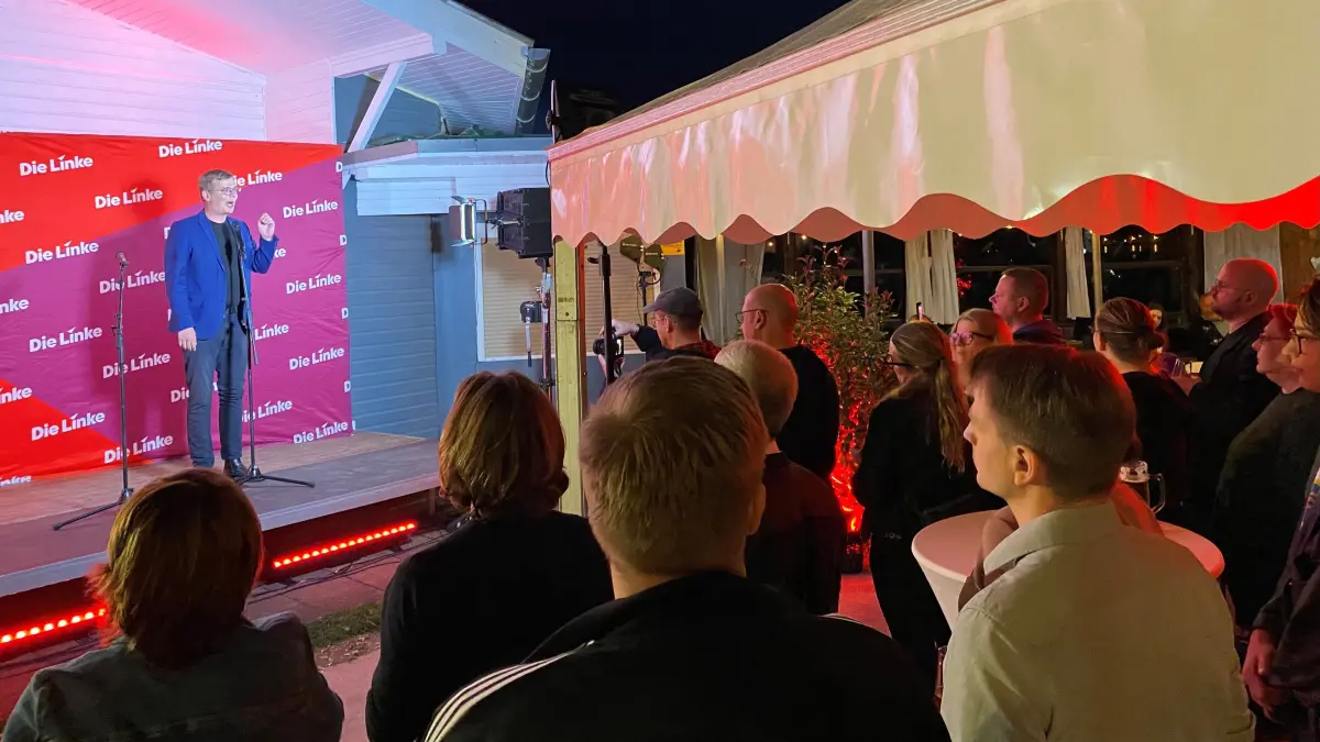 Landtagswahl in Brandenburg: Linken-Chef Sebastian Walter bei der Wahlparty im Felix in Potsdam e