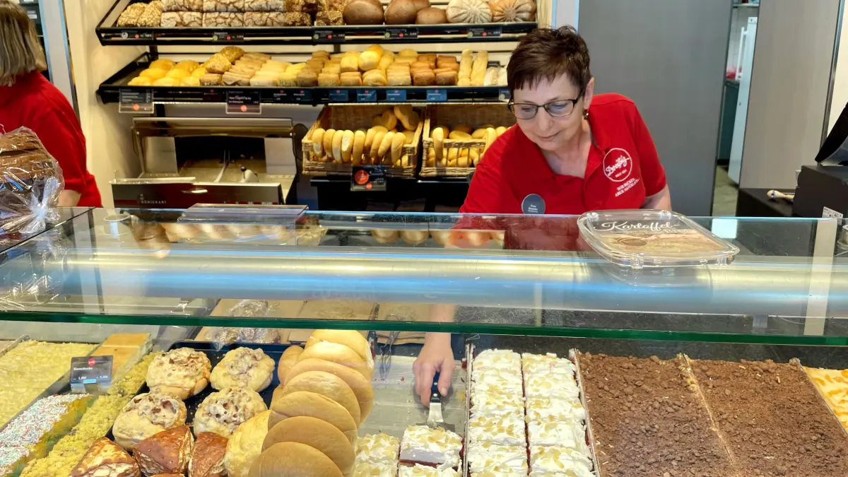 Ines Zemmke ist Filialleiterin in der Filiale der Bäckerei Dreißig in Sandow. Sie ist froh, dass es die Briefwahl gibt, ohne diese Möglichkeit hätte Zemmke neben der Arbeit kaum die Zeit gefunden, ihre Stimme abz