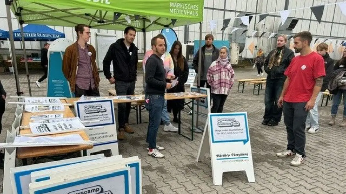 Letzte Absprachen werden getroffen.