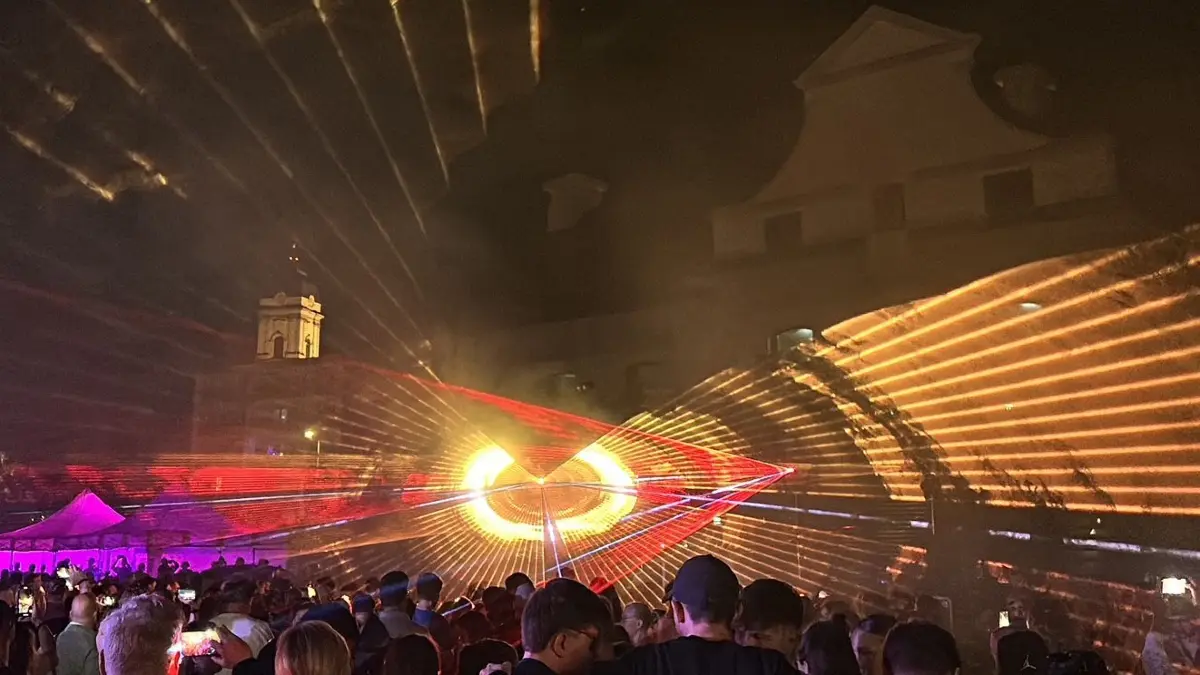 Die Lasershow begeisterte beim Tanz in den Mai das Publikum und darf auch bei der Party zum Tag der Deutschen Einheit nicht fehlen.