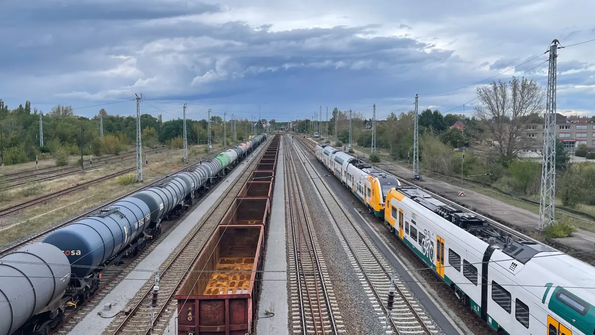 Am Bahnhof in Eisenhüttenstadt soll gebaut werden. Dafür gibt es Fördermittel aus dem Investitionspaket für die Lausitz. Was ist geplant?