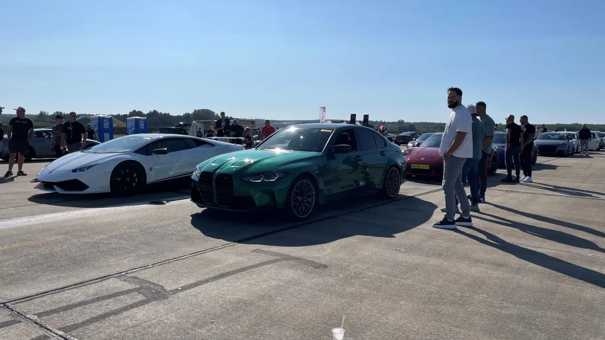 Schaulaufen der PS-Monster: das Race 1000 auf dem Flugplatz in Neuhardenberg.
