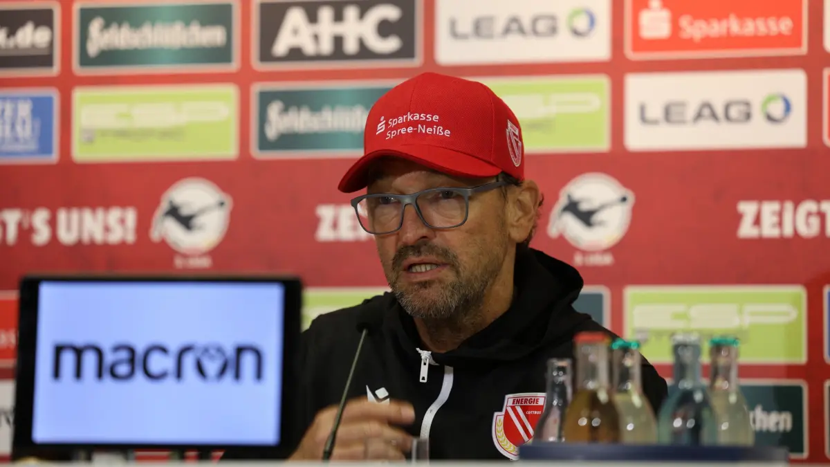 Fussball 3. Liga 2024/2025 FC Energie Cottbus - 1. FC Saarbrücken: Trainer Claus-Dieter Wollitz (Energie Cottbus)
